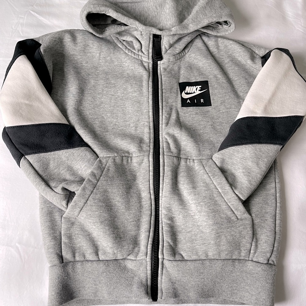Nike Boys Size XS Zip-up Hoodie